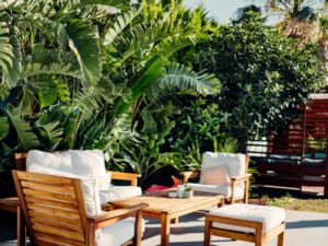 Jak firmy wypełniają poduszki ogrodowe, by zapewnić maksymalny komfort?